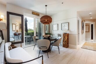 Building Photo - 365 5th Ave S