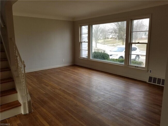 Building Photo - 5034 S Barton Rd