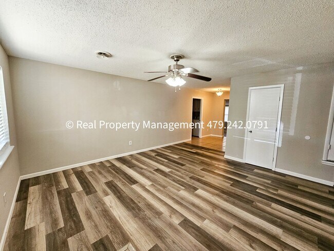Foto del edificio - 3 Bed 1.5 Bath Barling Home Available for ...