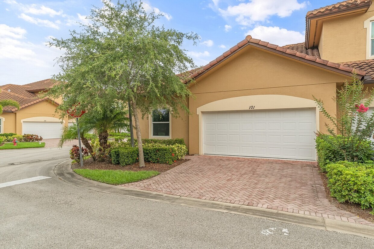 Primary Photo - 2955 65th Dr