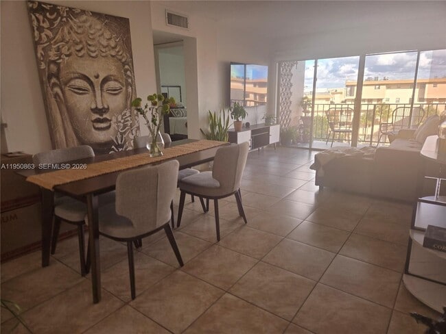 Foto del edificio - 8889 Fontainebleau Blvd