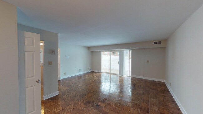 Building Photo - 612 Walpole St