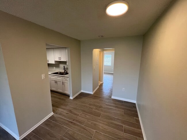 Building Photo - 1 Bed/1 Bath - Unit 230
