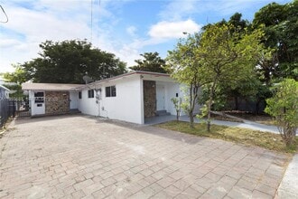 Building Photo - 26 NW 34th Terrace