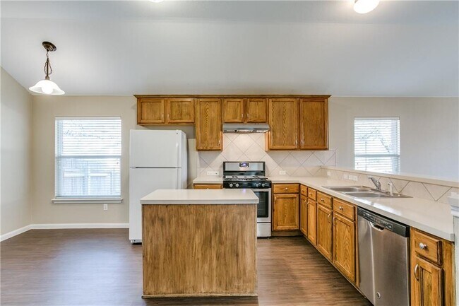 Building Photo - 1402 Shamitas Ct