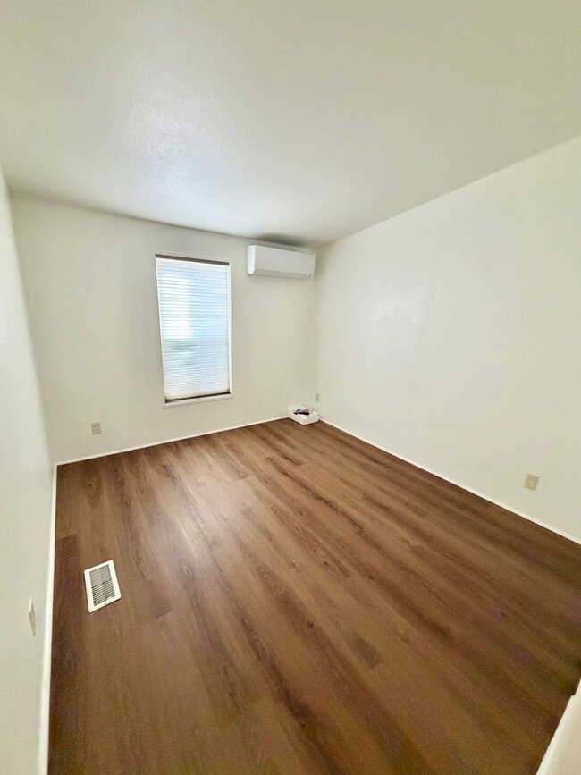 Building Photo - Charming 3BR/2BA Home with Spacious Backyard – Available June 1st!