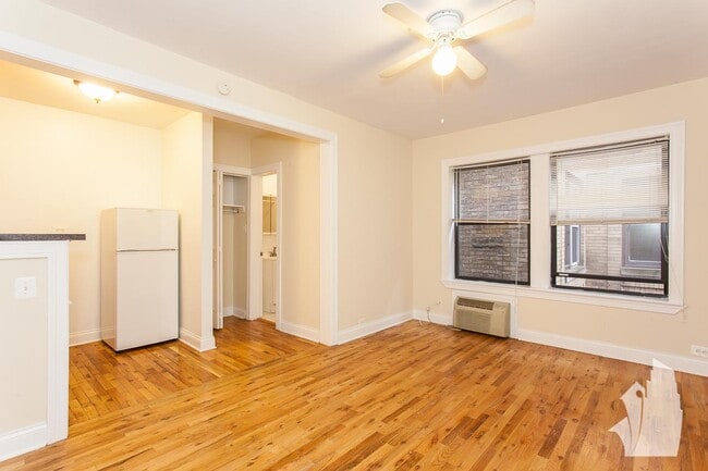 Building Photo - 837 W Wolfram St