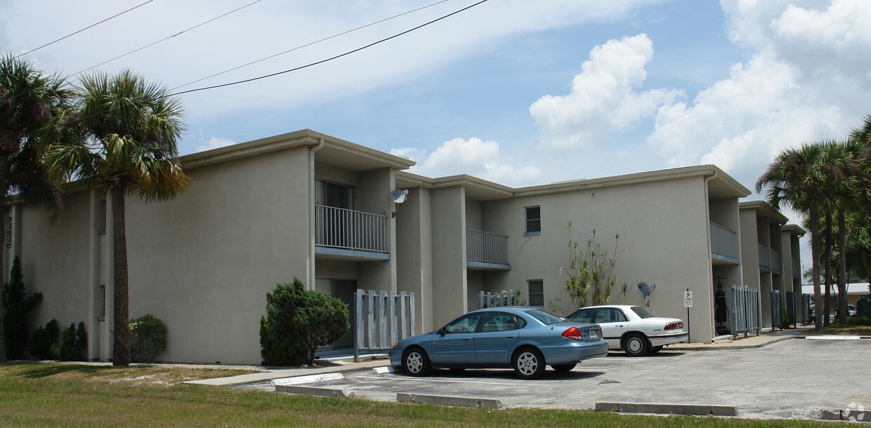 Brechin Apartments - Residences at Maravilla