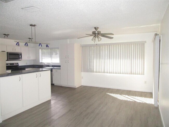 Building Photo - 20224 Tappan Zee Dr