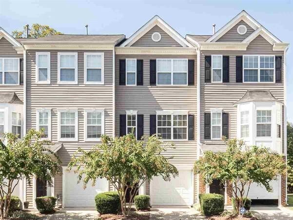 Primary Photo - Lovely townhouse in fantastic Durham locat...