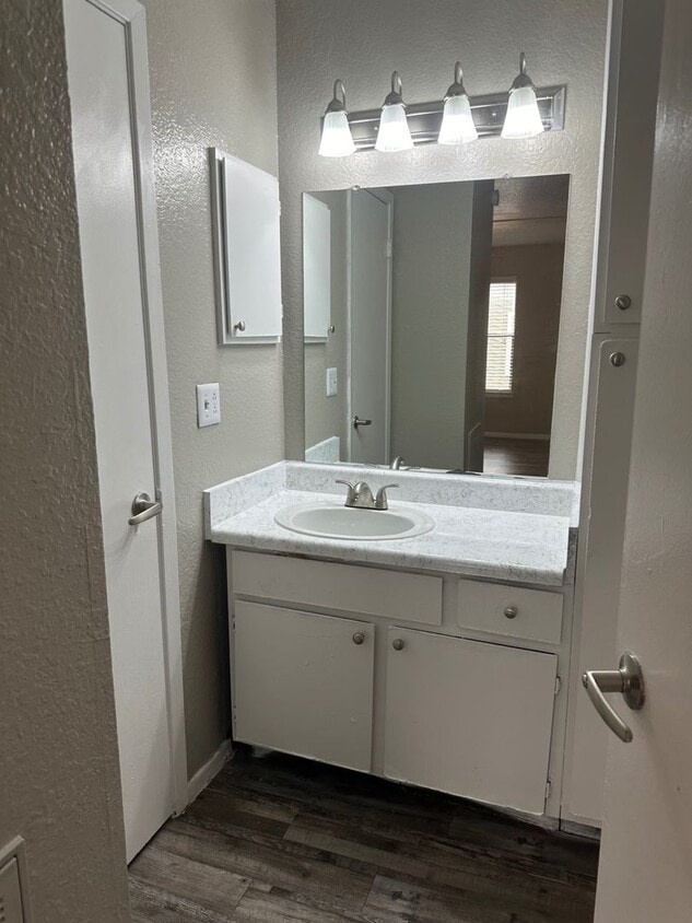 Building Photo - Spacious Two Bedroom Townhome with Private Patio!