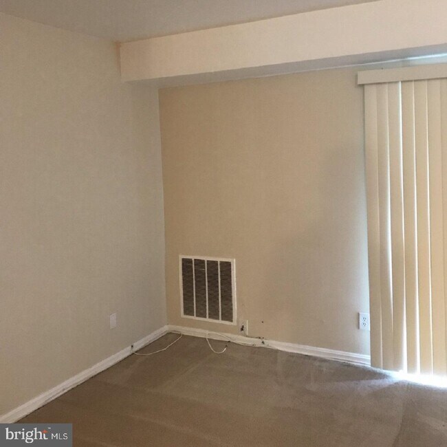 Foto del edificio - 6034 Westchester Park Dr