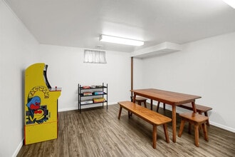 Building Photo - 9303 W Kentucky Pl