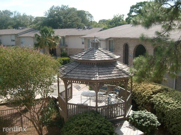 Building Photo - 6900 N Vandiver Rd