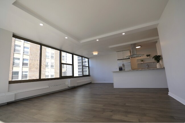 Foto del edificio - 360 W Wellington Ave