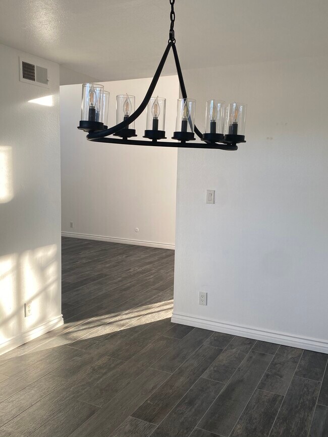 Foto del edificio - 1340 S Beverly Glen Blvd