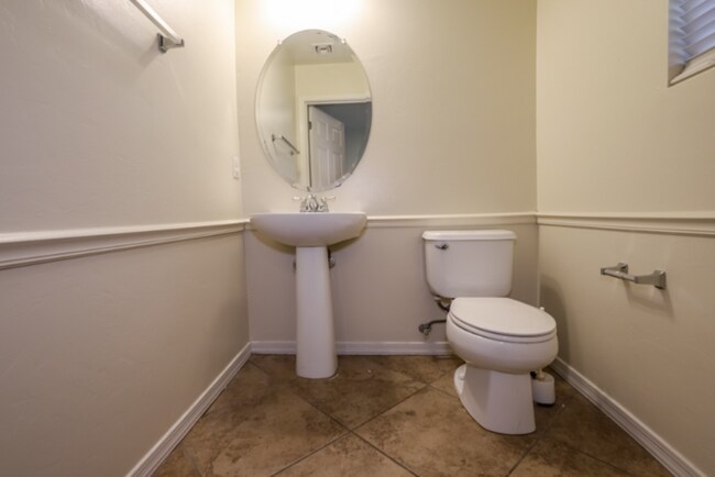 Building Photo - Tucson, - Single-Family - $1,595.00 Availa...