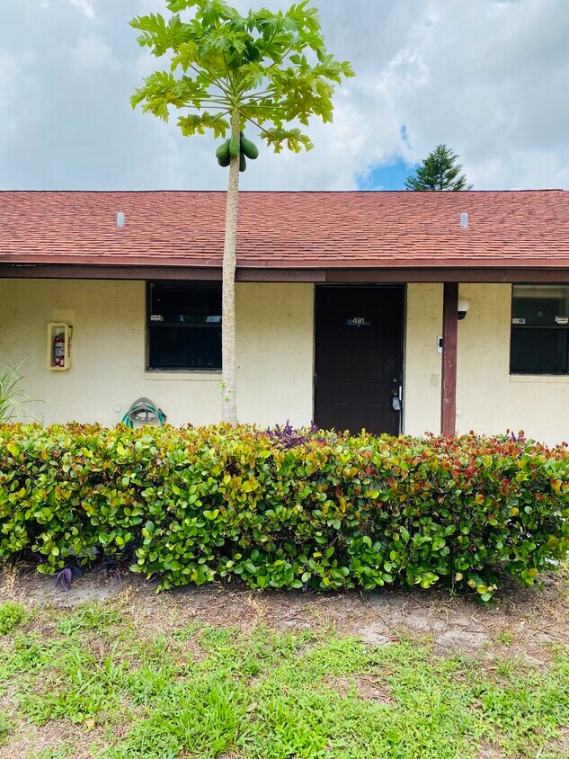 491 Glenwood Dr, West Palm Beach, FL 33415 Condo for Rent in West