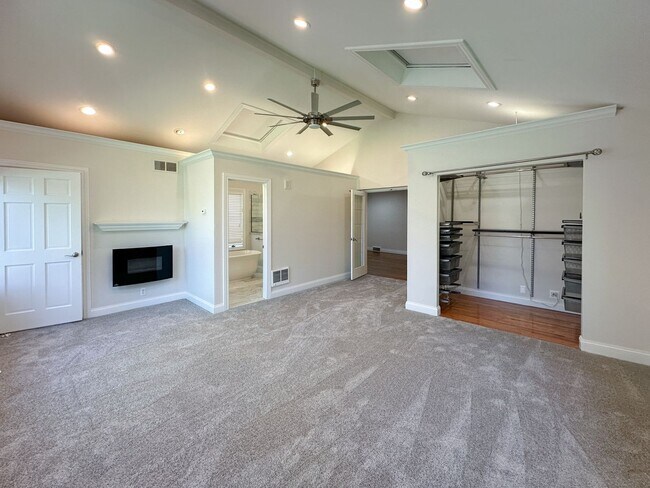 Building Photo - Stylish Grosse Pointe Woods Ranch with EV ...