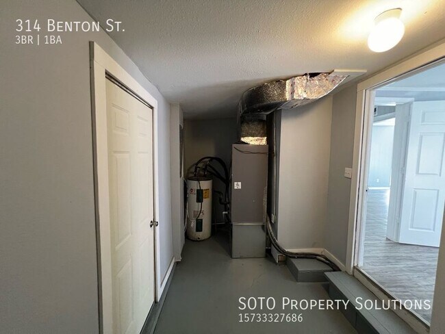 Foto del edificio - 3BD/1BA Freshly Painted House with Vinyl F...