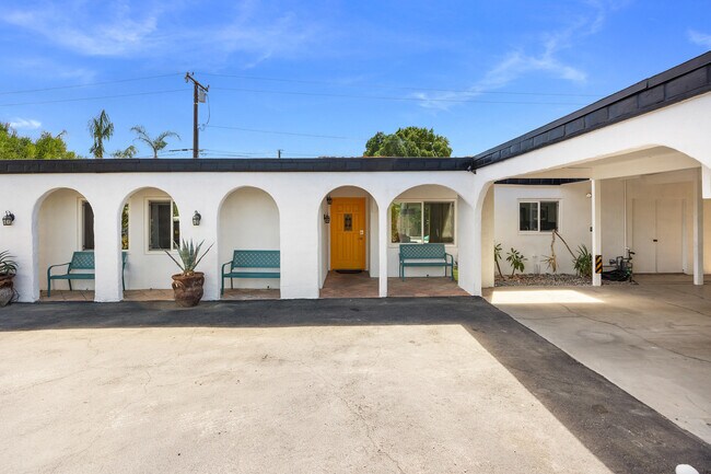 Foto del edificio - 4385 E Pso Caroleta