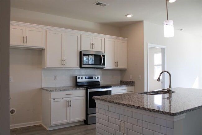 Building Photo - 3 Woodford Reserve Dr