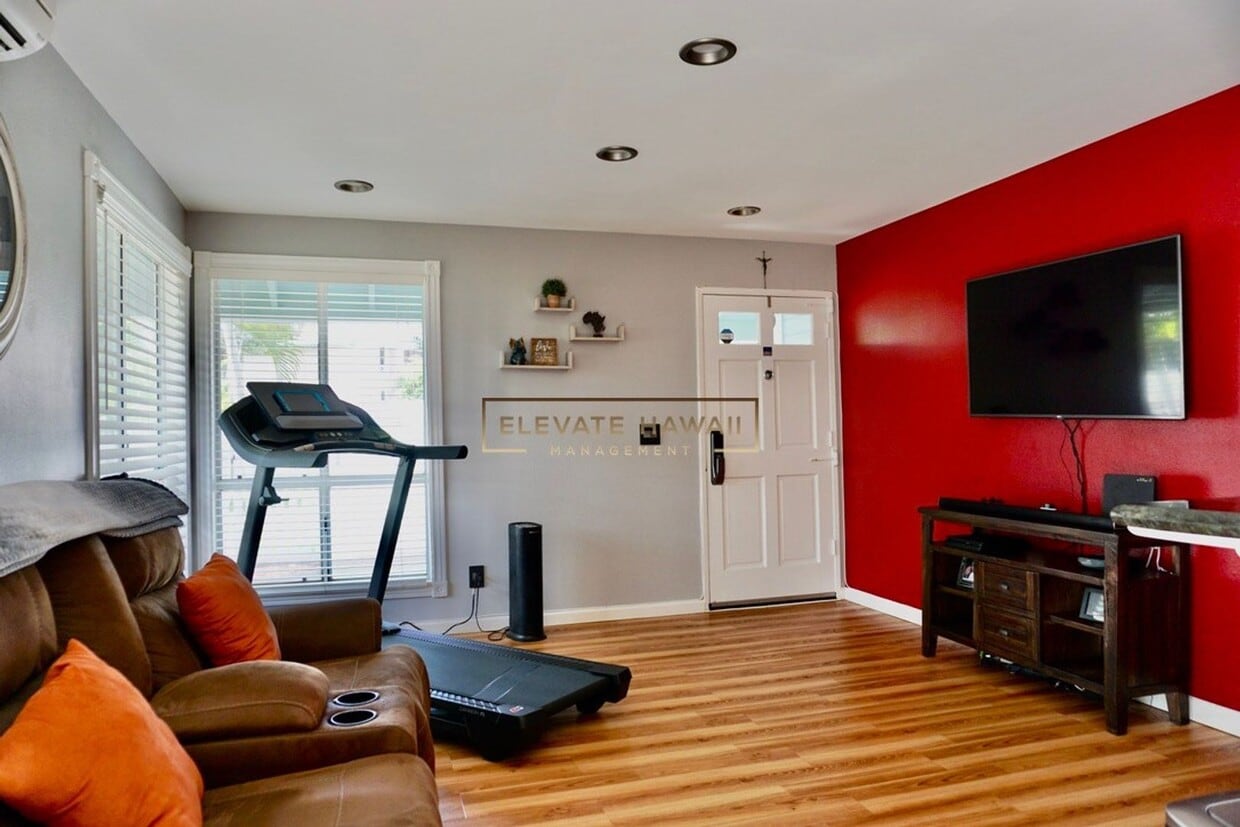 Primary Photo - CHARMING & MODERN 2 BED 2 BATH 2 PARKING T...