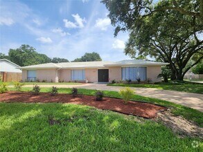 Building Photo - 8023 S Braeswood Blvd
