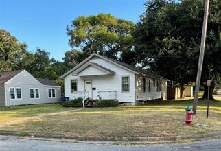 Building Photo - 302 10th Ave N