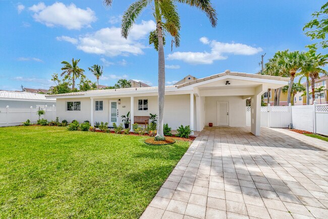 Building Photo - 620 Las Palmas Park