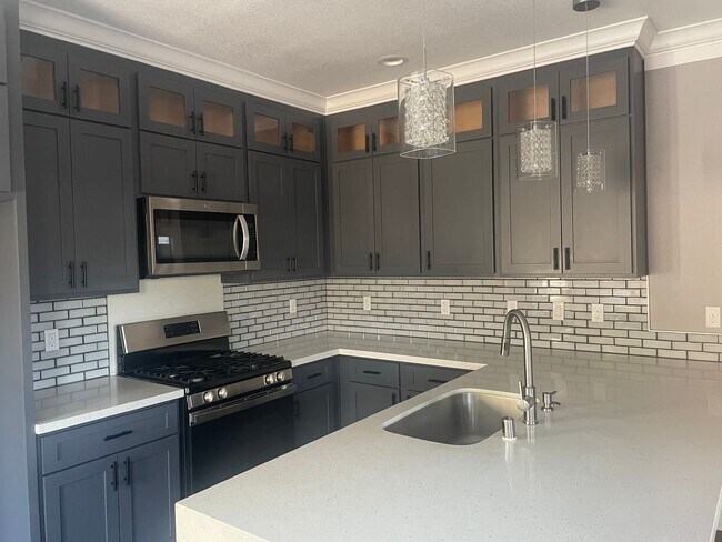 Building Photo - 2112 Eicher Ave