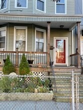 Building Photo - 19 Pearsall Ave
