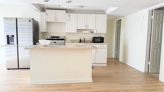 Foto del edificio - 9350 W Flagler St