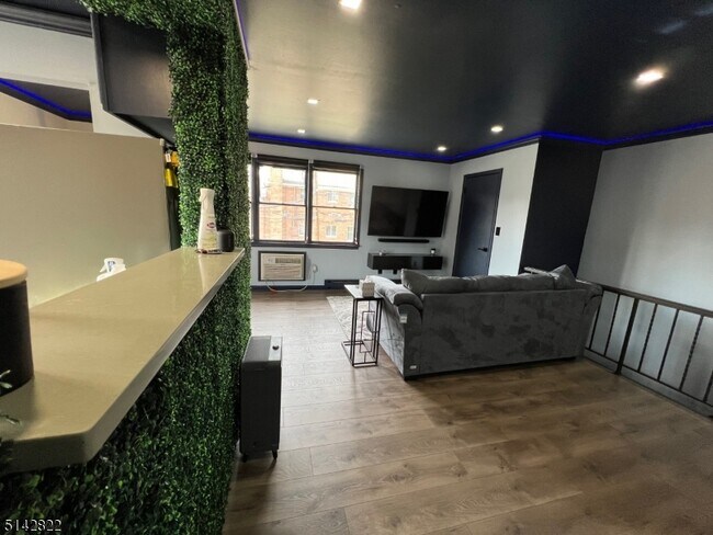 Foto del edificio - 506 Wanaque Ave