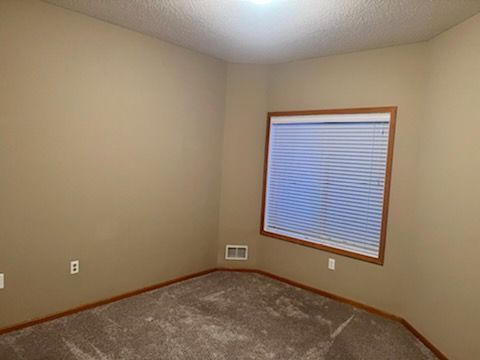 Building Photo - Well maintained rambler in Apple Valley
