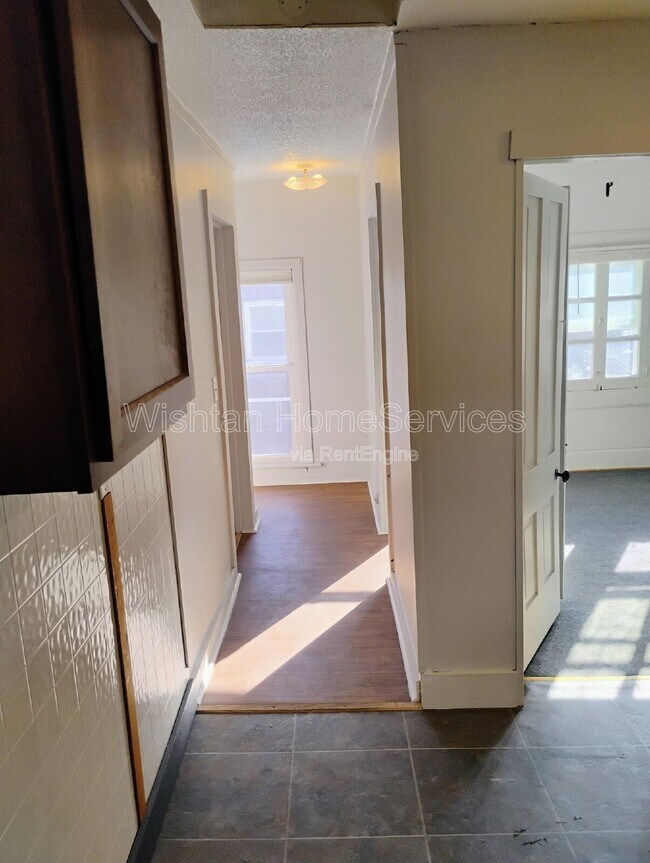 Foto del edificio - 1086 N Cedar St