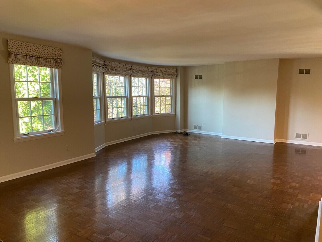 1121 Wightman St Unit Upper, Pittsburgh, PA 15217 Apartments in