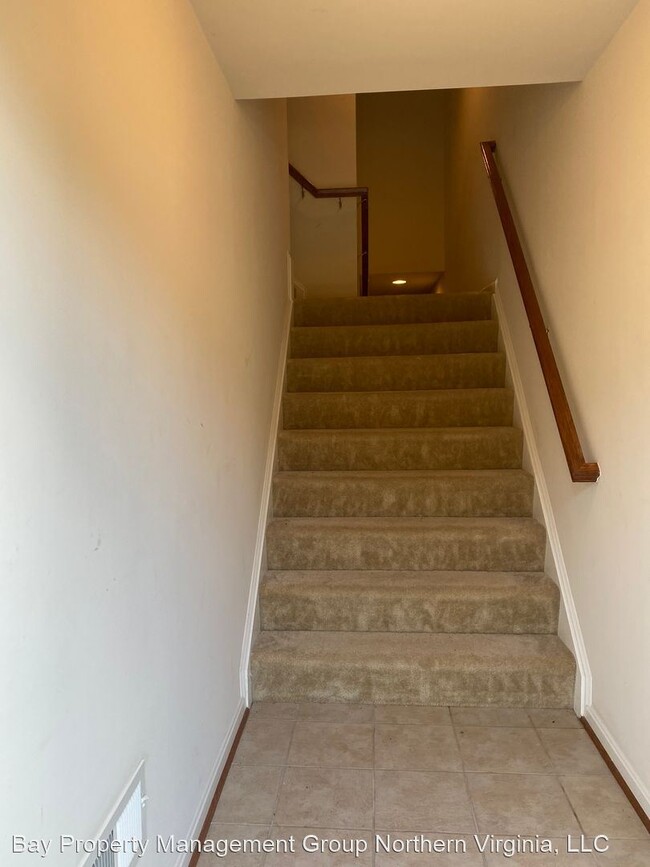 Building Photo - 4 br, 3.5 bath House - 42737 Ogilvie Sq