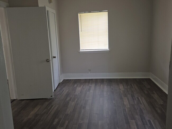 Foto del edificio - 1511 E 2nd St