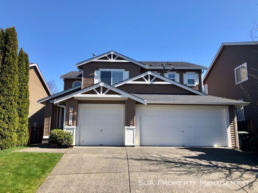 Foto principal - Large and Spacious Home in Renaissance Ridge!