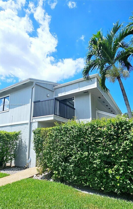 Primary Photo - 602 Commodore Dr