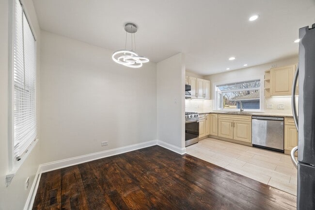 Building Photo - 503 S Benton St