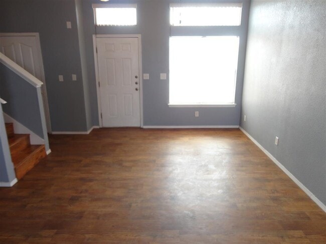 Building Photo - 4025 Tierra Vianey Dr