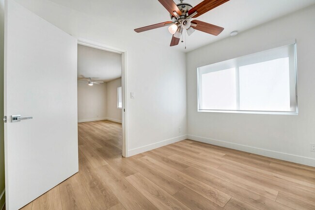 Foto del edificio - 1545 North Laurel