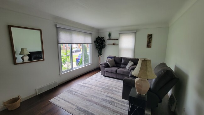 Building Photo - 3429 Ingleside Dr