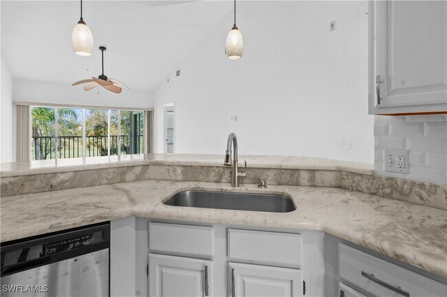 Foto del edificio - 9851 Costa Mesa Ln
