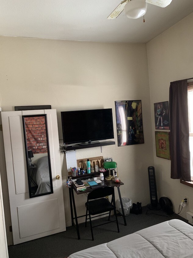 Primary Photo - 112 E Broadway St
