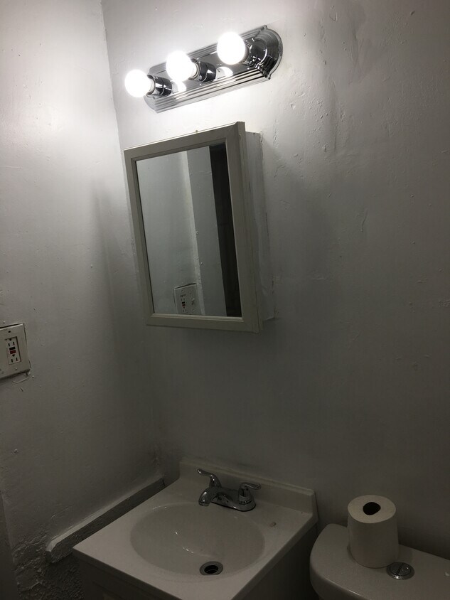 6415 Alaska St Unit 2, Detroit, MI 48204 Apartments in Detroit, MI