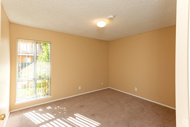 1BR, 1BA - Bedroom - Reseda Village Green