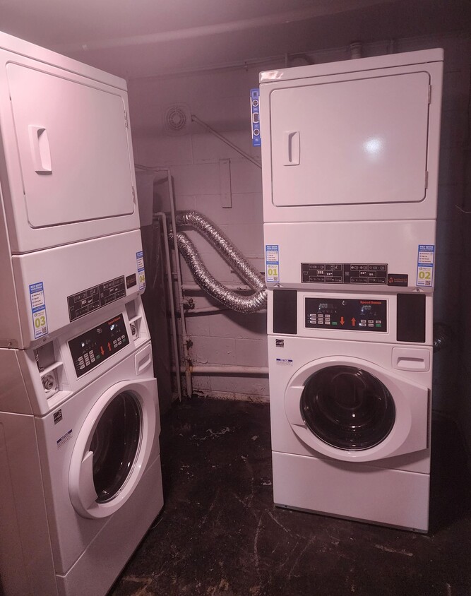 Building Photo - 2 bedroom 1 bath apartment